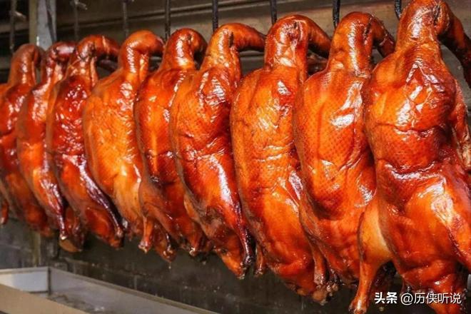 才25元！哪来的利润？能放心吃吗？pg电子平台活鸭上百元一只做成烤鸭(图9)