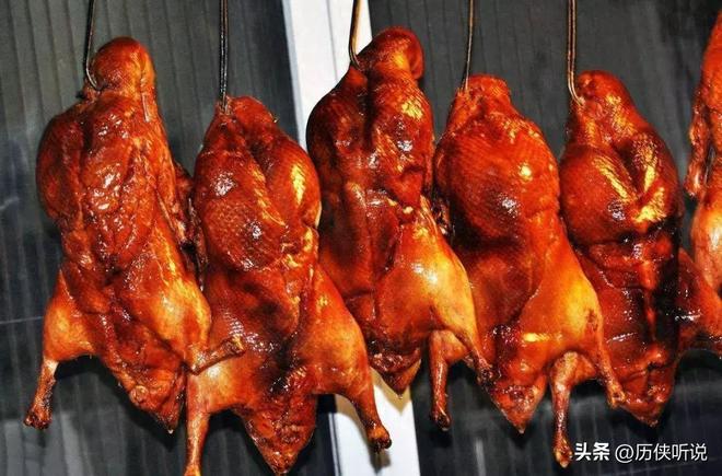 才25元！哪来的利润？能放心吃吗？pg电子平台活鸭上百元一只做成烤鸭(图11)